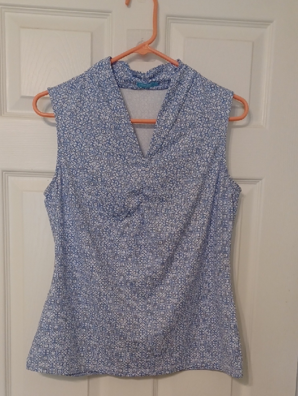 J. McLaughlin Sz L Sleeveless Blue Printed V Neck Top.